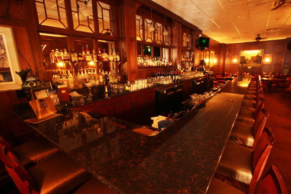 ホテル Columbia Club インディアナポリス エクステリア 写真